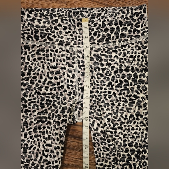 Outdoor Voices Leopard Print leggings - Picture 5 of 7